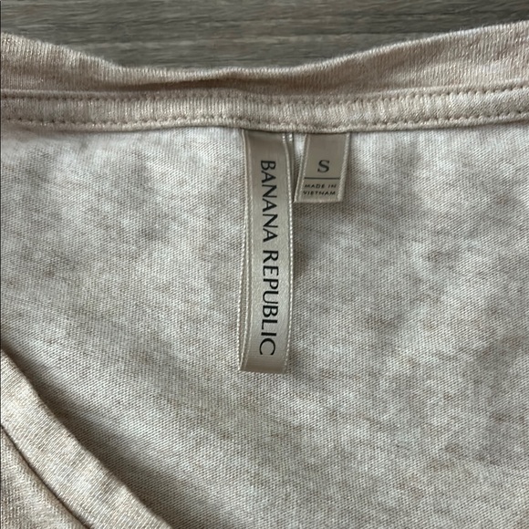 Banana Republic Signature Tee in Pink Shimmer - Picture 3 of 5